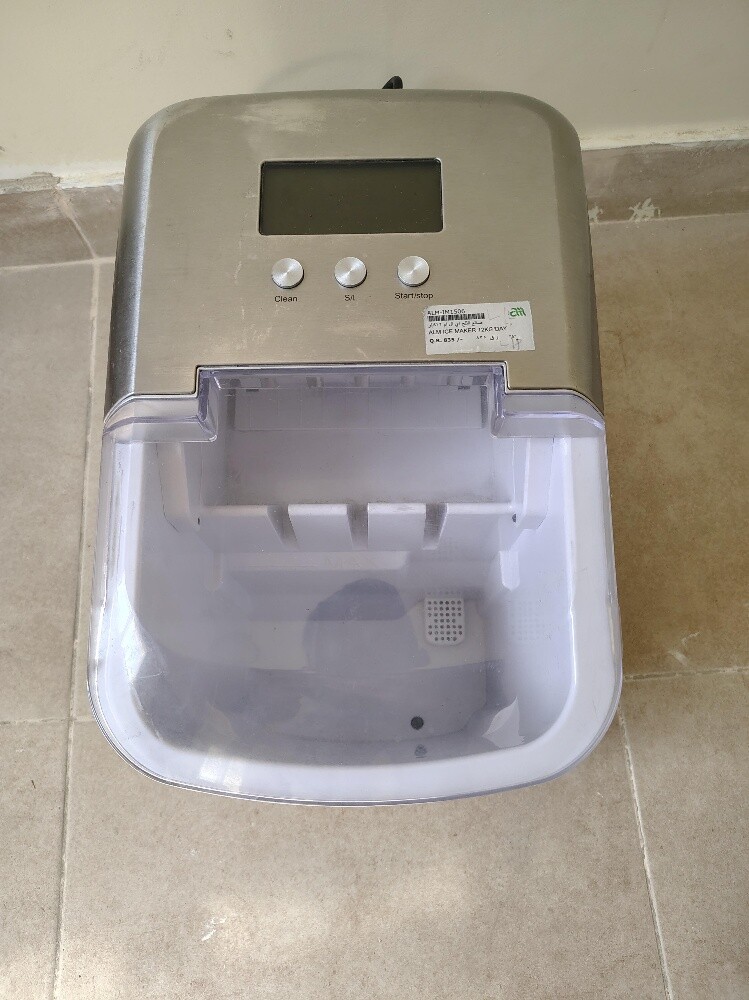 urgent sell ice maker .....ice cube - 1