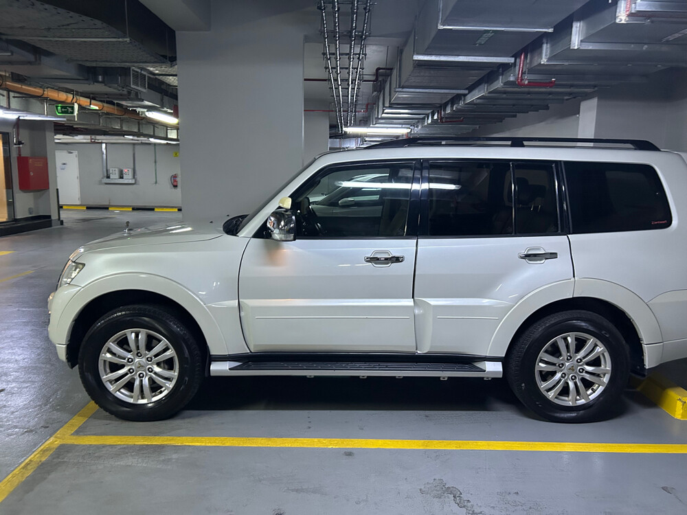 Mitsubishi Pajero Gold Edition - 4