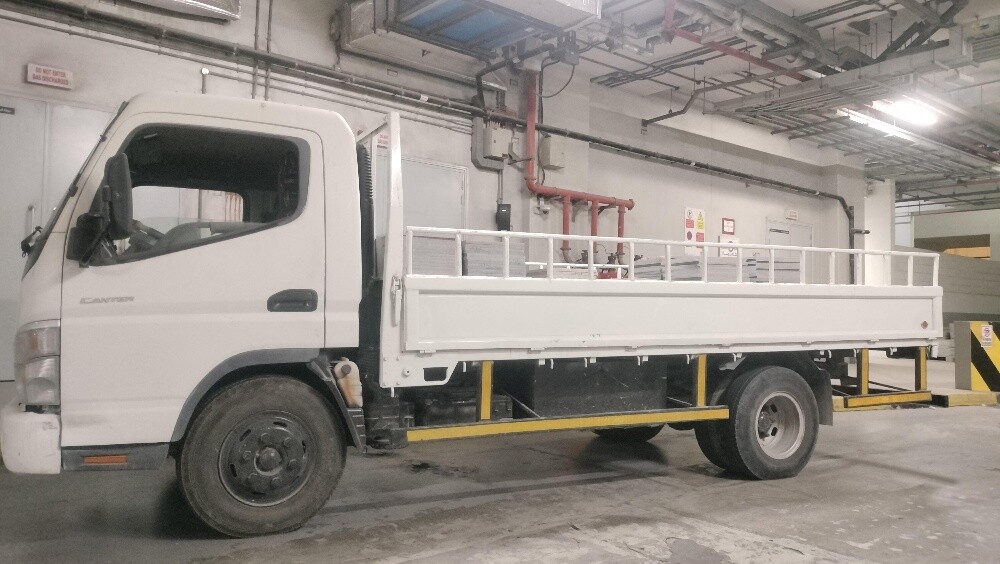 Truck for rent pickup Mistubishi ca - 1