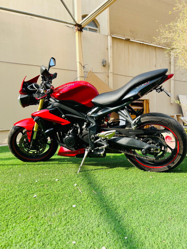 Triumph 675R - 6