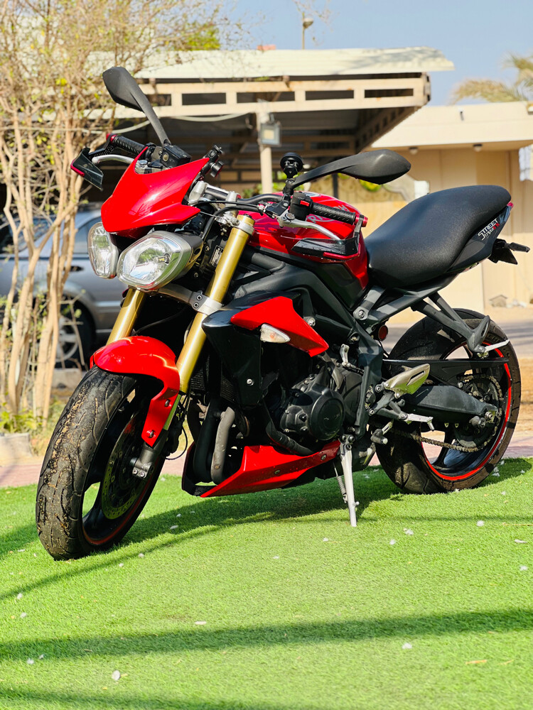 Triumph 675R - 4