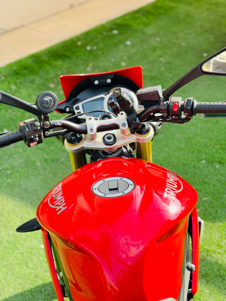 Triumph 675R - 3