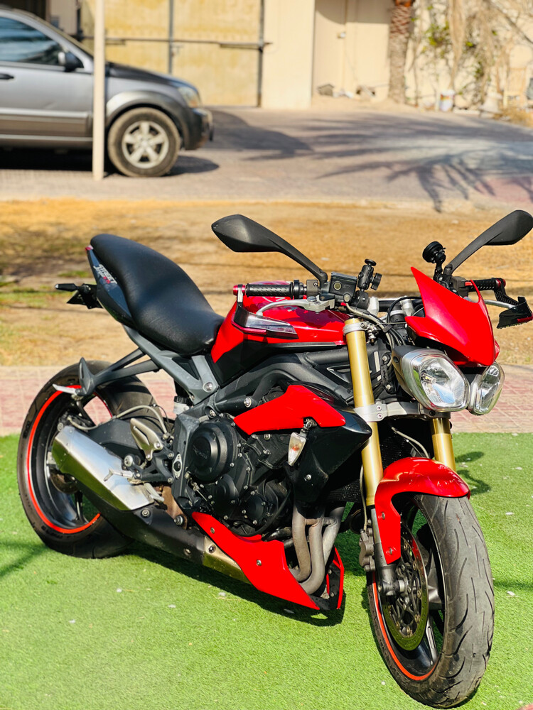Triumph 675R - 5