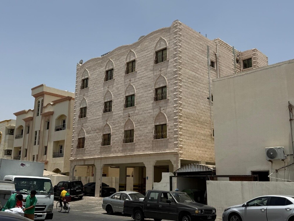 عمارة 10 شقق للبيع مدينة خليفه ج - 1