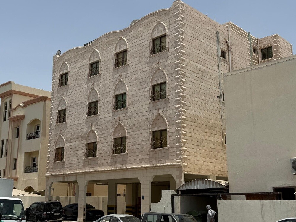 عمارة 10 شقق للبيع مدينة خليفه ج - 2