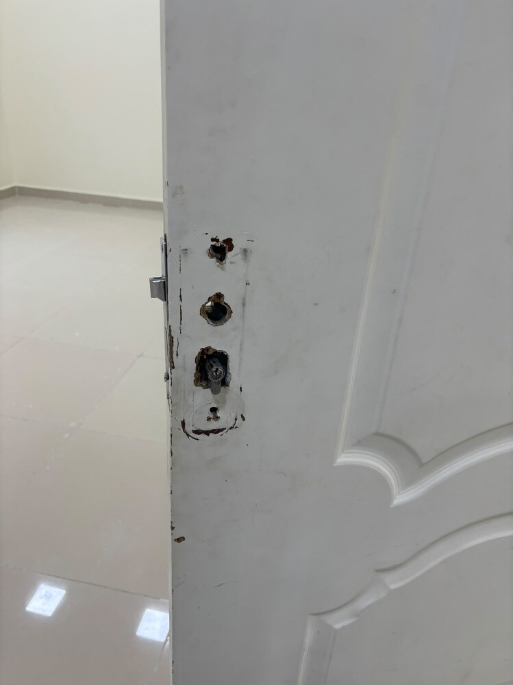 Repairing a door lock, removing a l - 1