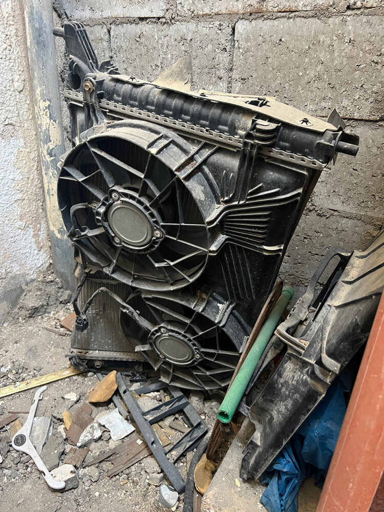 radiator fan  - 1