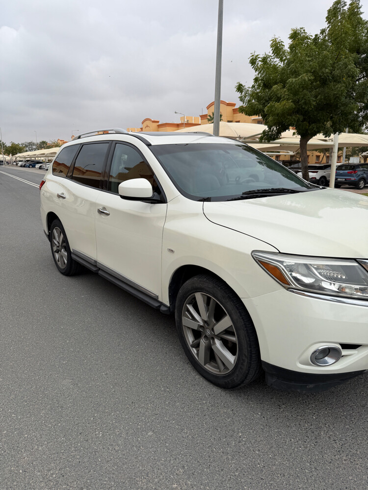 Nissan Pathfinder 2014 in Alkhor - 2