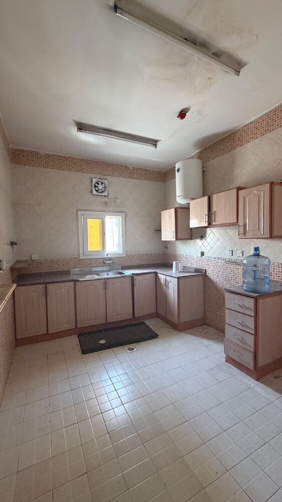 SPECIOUS 3 BEDROOM FLAT JUST 5000 - 6