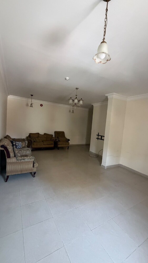 SPECIOUS 3 BEDROOM FLAT JUST 5000 - 1