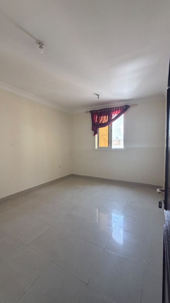 SPECIOUS 3 BEDROOM FLAT JUST 5000 - 2