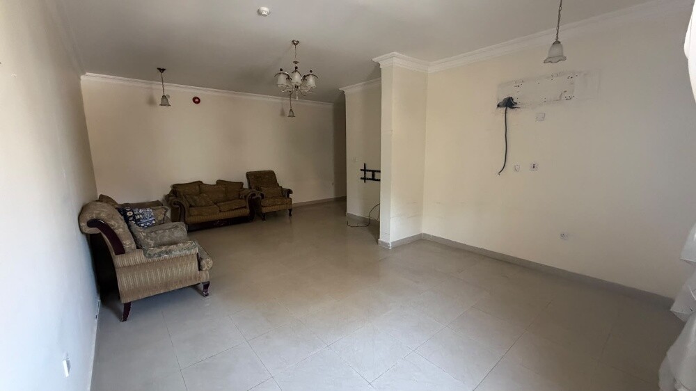 SPECIOUS 3 BEDROOM FLAT JUST 5000 - 12