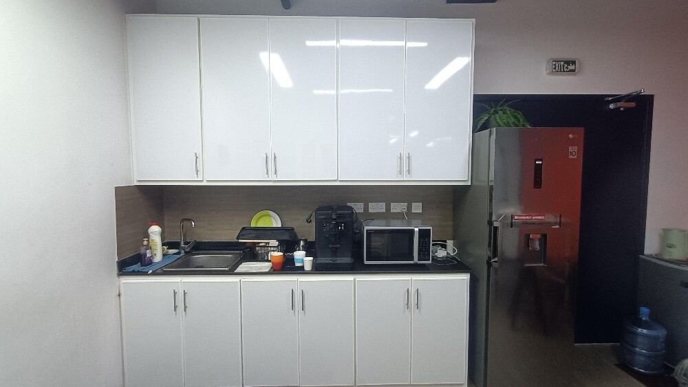 glossy white kitchen cabinets - 3