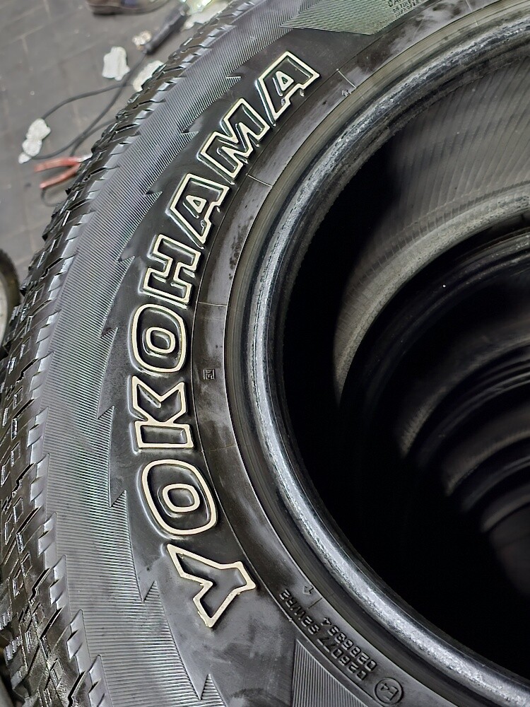 285-70-17,,, Yokohama brand - 5