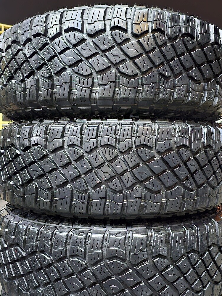 275-70-18,,,,Goodyear brand - 8