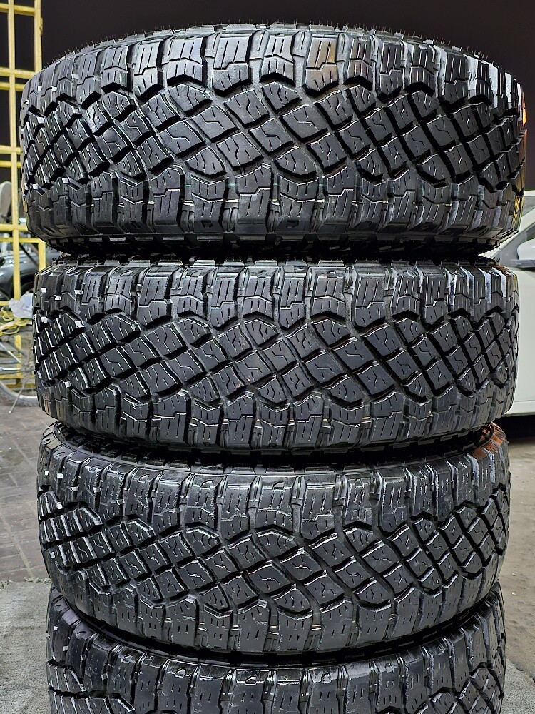 275-70-18,,,,Goodyear brand - 11