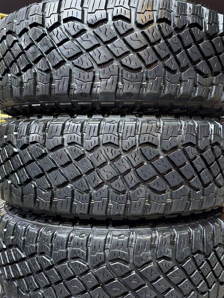 275-70-18,,,,Goodyear brand - 9