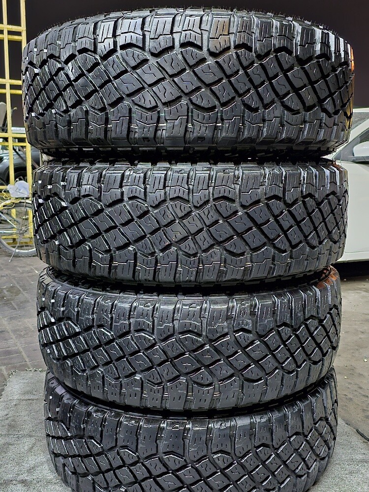 275-70-18,,,,Goodyear brand - 10