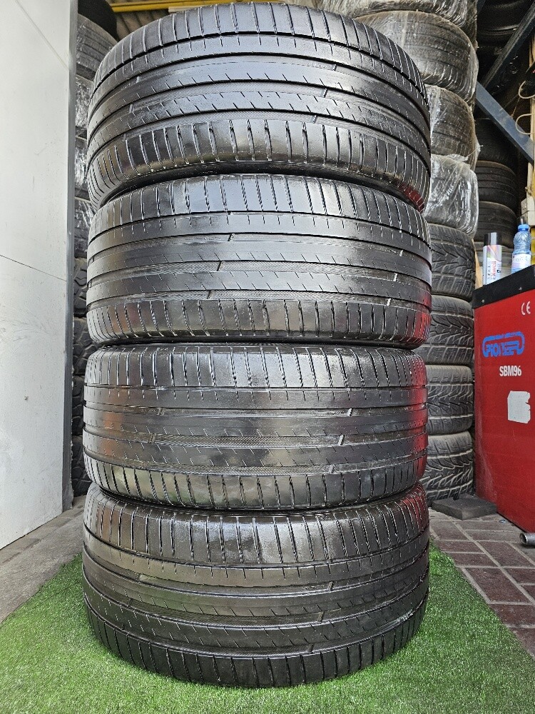 265-40-22,,,,Michelin brand - 8