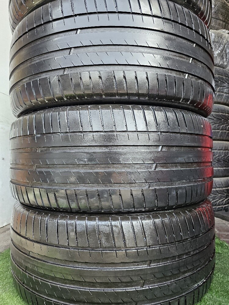 265-40-22,,,,Michelin brand - 2