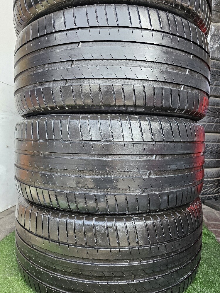 265-40-22,,,,Michelin brand - 4