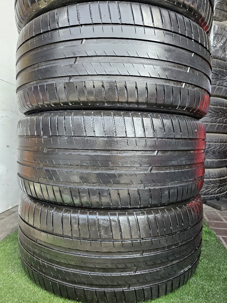 265-40-22,,,,Michelin brand - 3