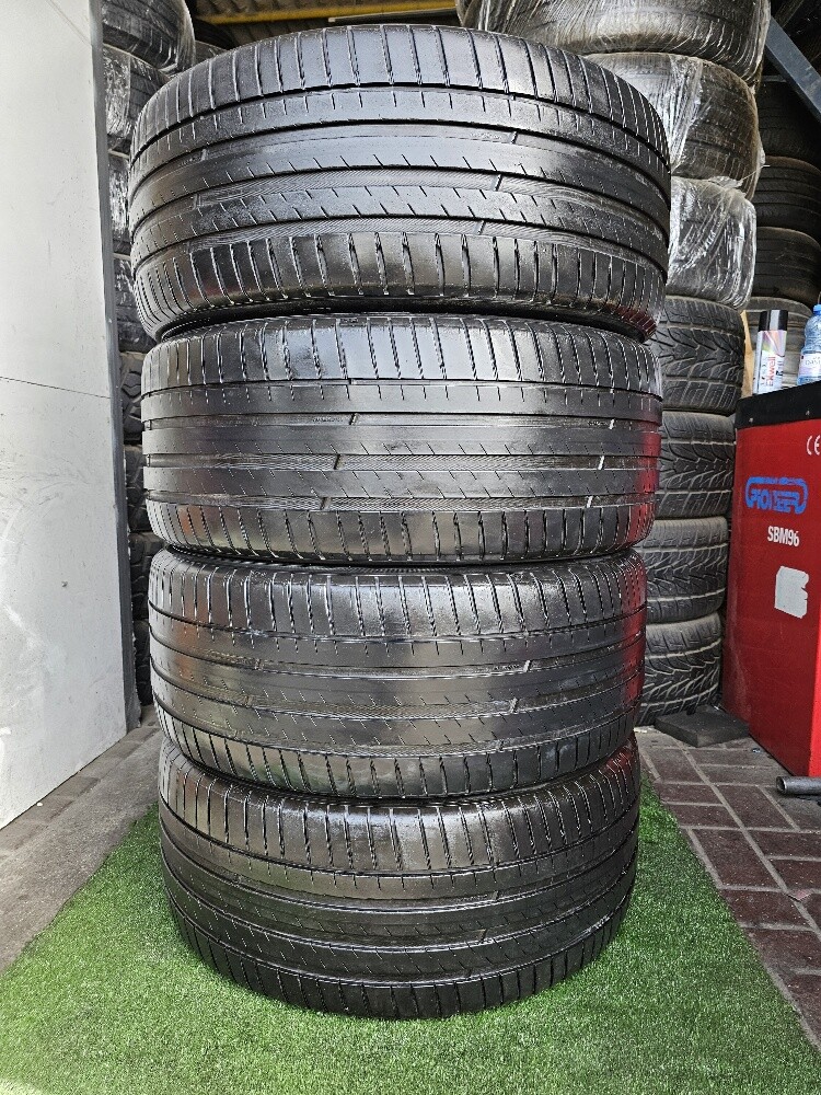 265-40-22,,,,Michelin brand - 11