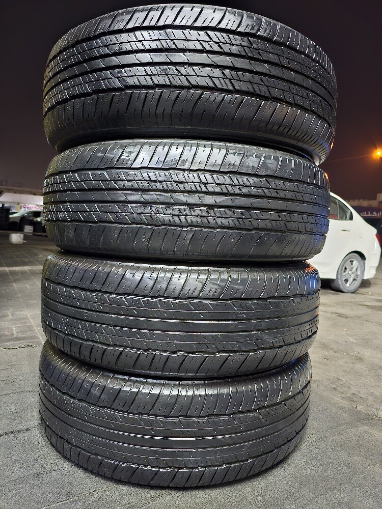 265-70-18,,,, Dunlop brand - 9