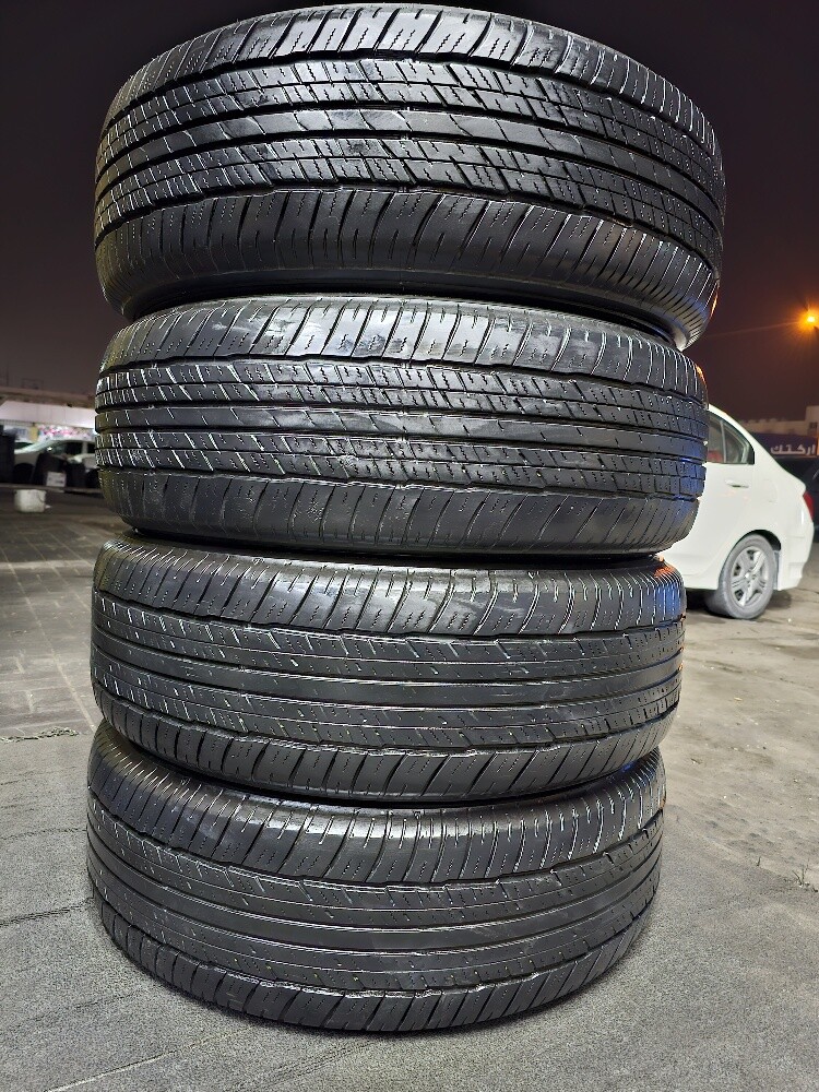 265-70-18,,,, Dunlop brand - 10
