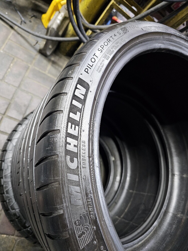 305-30-21,,,Michelin brand - 5