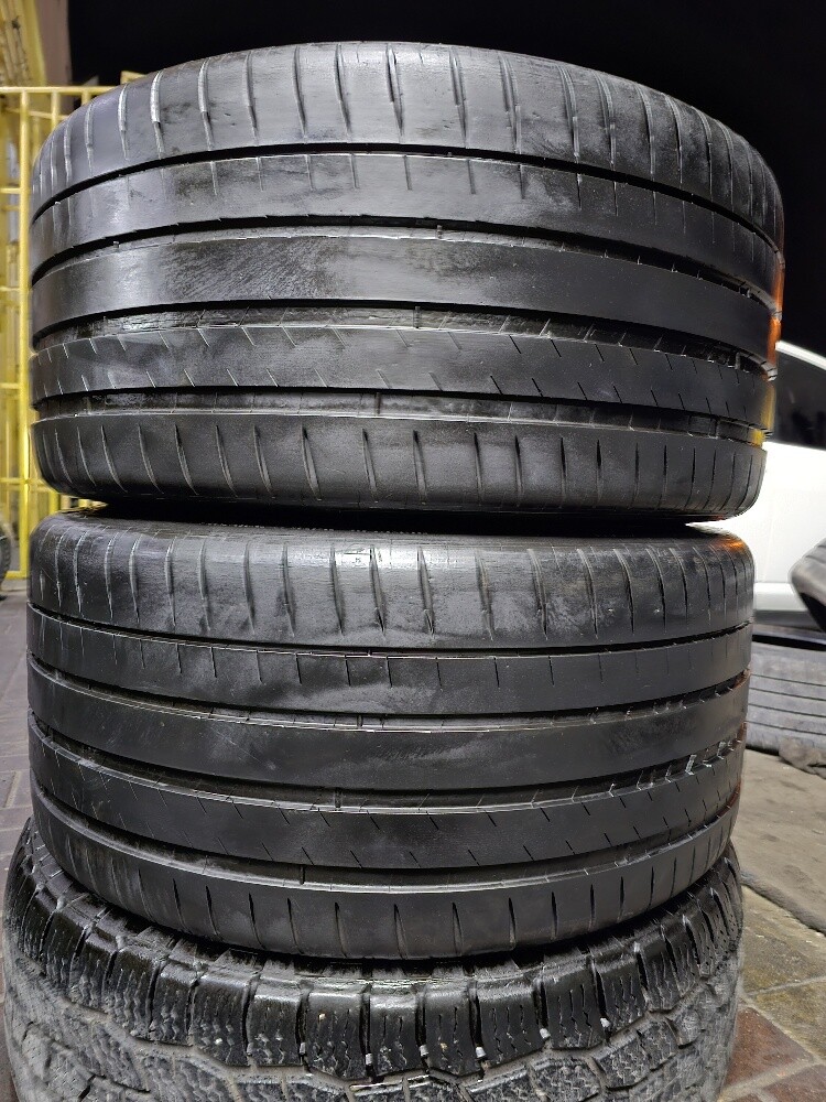 325-35-22,,,,Michelin brand - 10