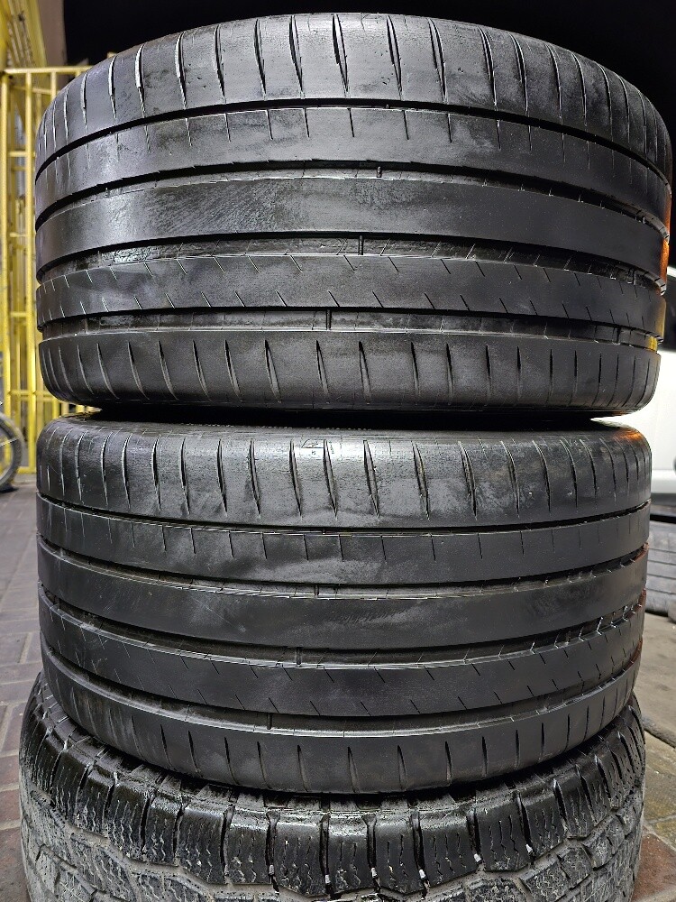 325-35-22,,,,Michelin brand - 1