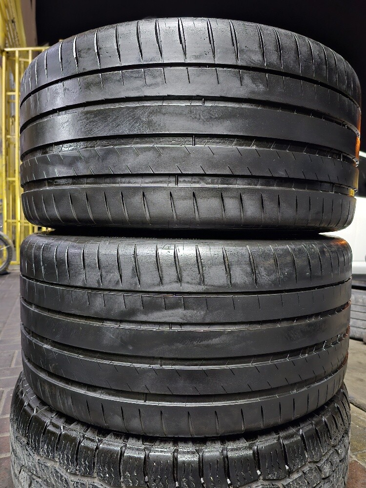 325-35-22,,,,Michelin brand - 2
