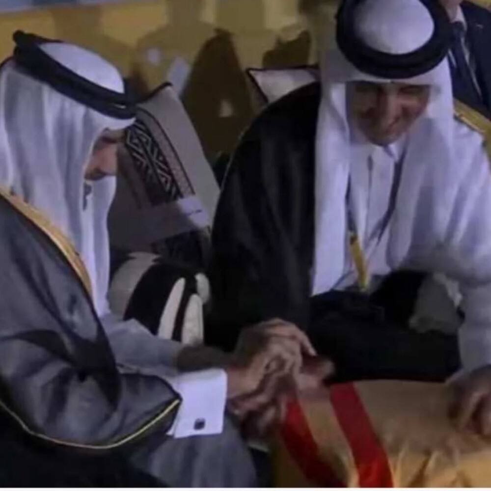 تيشيرت بتوقيع شيخ حمد - 5