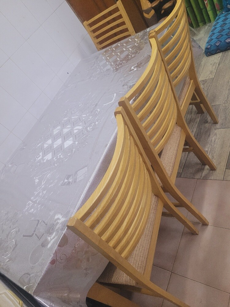 Dinning table urgent sale like new - 3