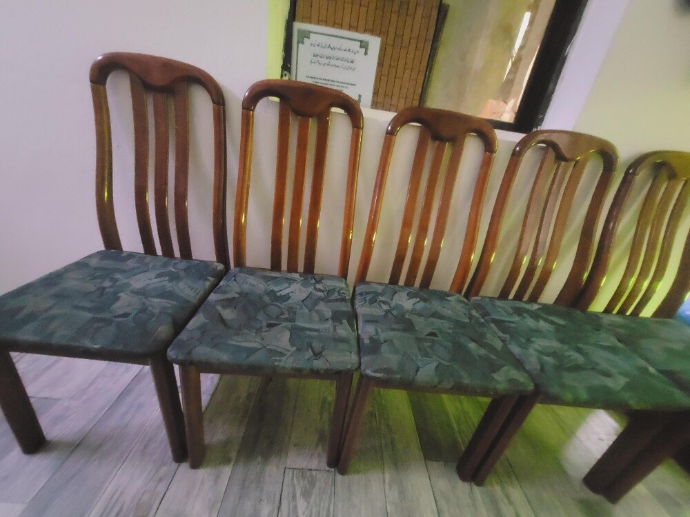 Dinning table urgent sale like new - 4
