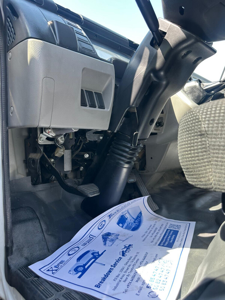 Mitsubishi Fuso with Refrigerator  - 9