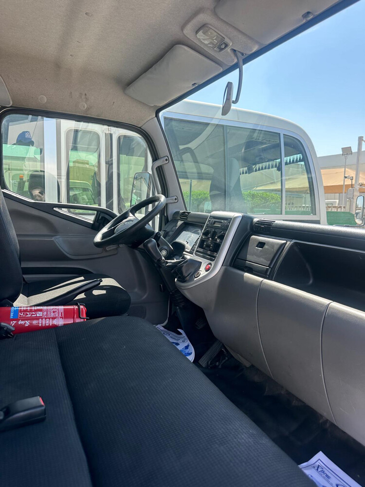 Mitsubishi Fuso with Refrigerator  - 2