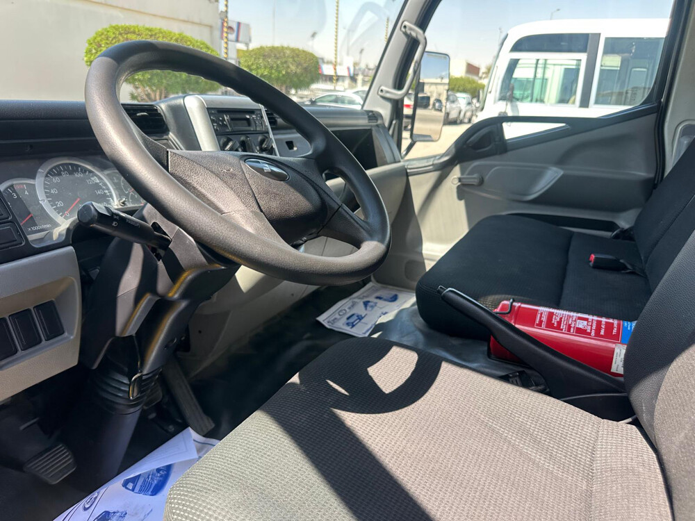 Mitsubishi Fuso with Refrigerator  - 8