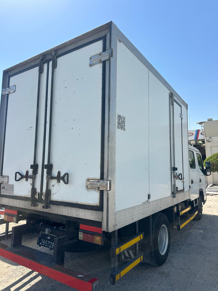 Mitsubishi Fuso with Refrigerator  - 3