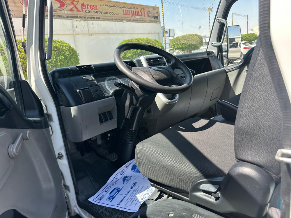 Mitsubishi Fuso with Refrigerator  - 11