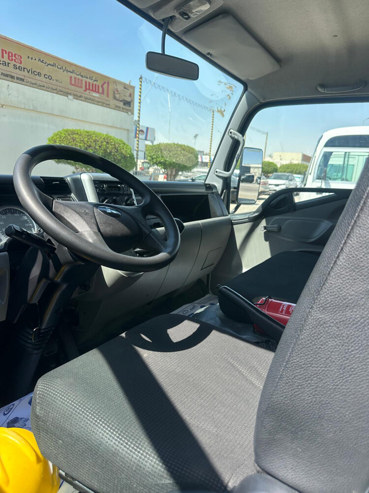 Mitsubishi Fuso with Refrigerator  - 10