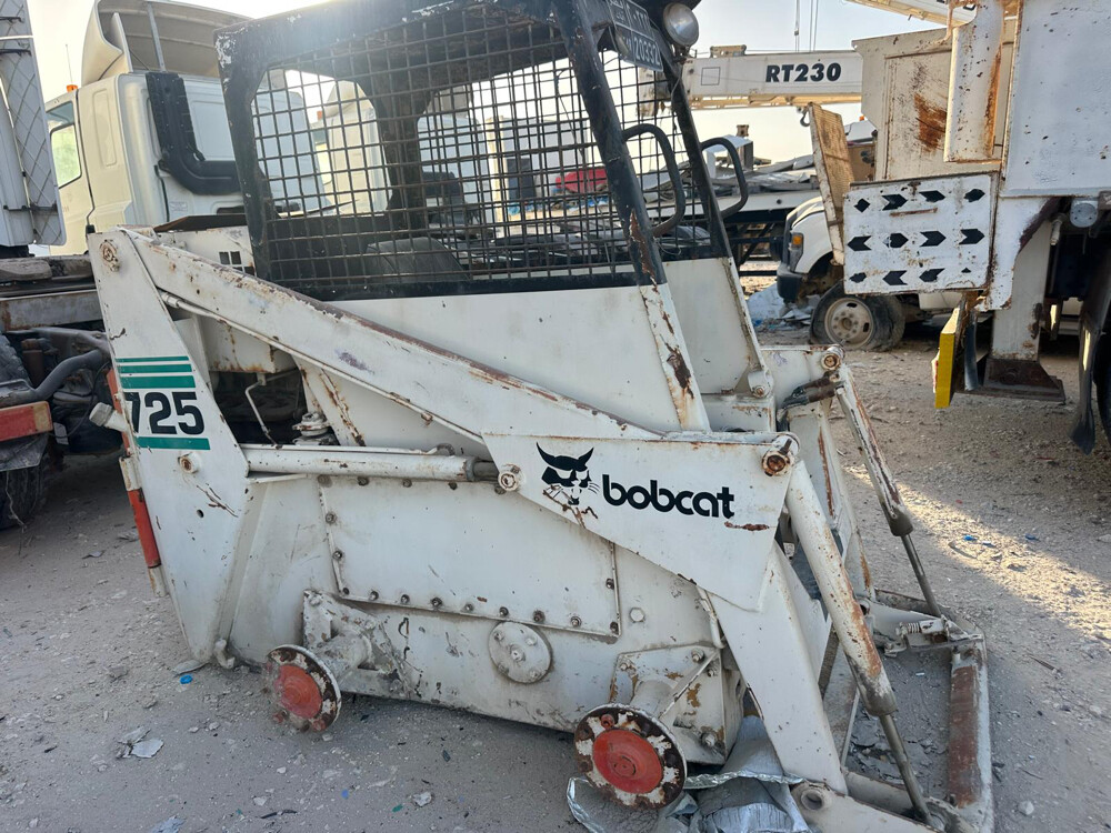 Bobcat 725 Skid steer Loader - 8
