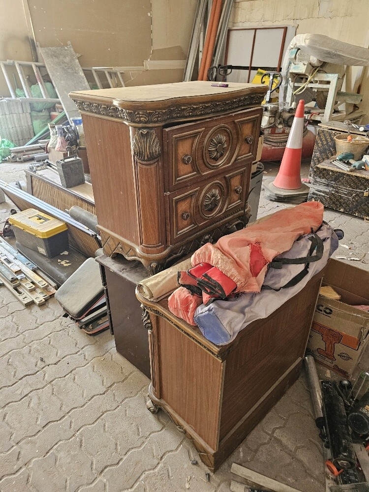 طاولة جانبية للسرير - 1
