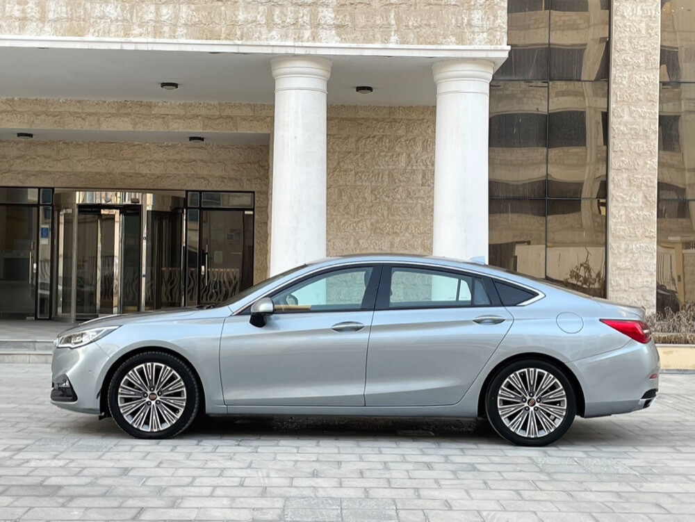 Hongqi H5 2022 - 2