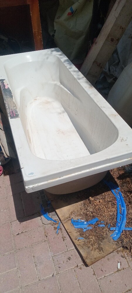2 bathtubs, 2 cages - 2