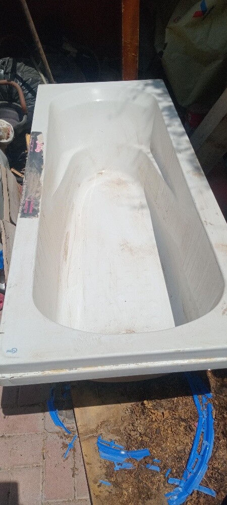 2 bathtubs, 2 cages - 6