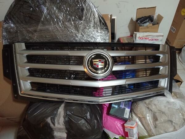 Cadillac escalade frnt upper grile - 2