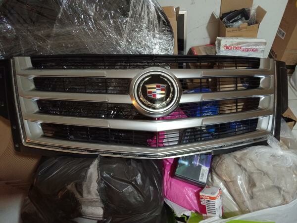Cadillac escalade frnt upper grile - 4