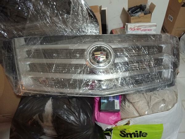 Cadillac escalade frnt upper grile - 3